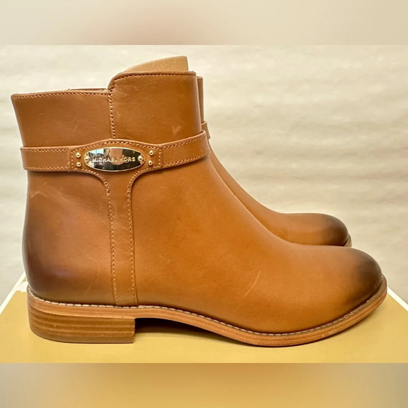 NIB MICHAEL Michael Kors Finley Luggage Flat Bootie Ankle Boots 8.5 - Picture 5 of 14